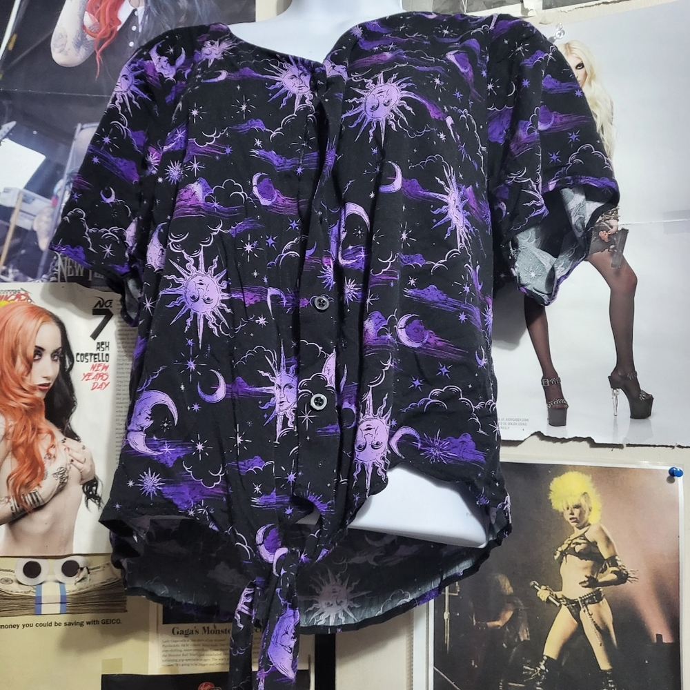 Celestial pattern top